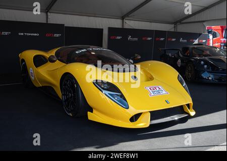 Vista frontale del De Tomaso P72 GT1 giallo Foto Stock