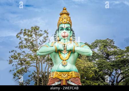 Statua di Lord Hanuman di fronte alle grotte di Batu a Kuala Lumpur, Malesia Foto Stock