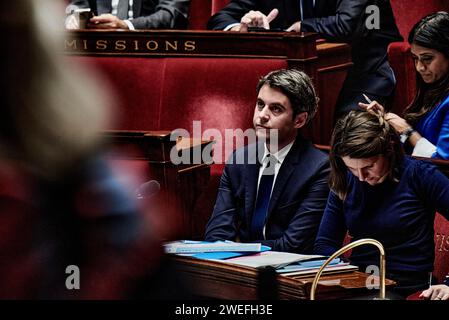 Parigi, Francia. 23 gennaio 2024. Antonin Burat/le Pictorium - sessione di interrogazioni al governo del 23 gennaio 2024, all'Assemblea nazionale francese - 23/01/2024 - Francia/Parigi - primo Ministro Gabriel Attal, durante la sessione di interrogazioni al governo del 23 gennaio 2024, all'Assemblea nazionale francese. Crediti: LE PICTORIUM/Alamy Live News Foto Stock