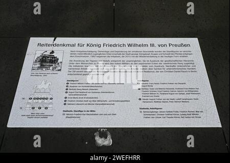 DAS Reiterdenkmal zu Ehren von König Friedrich Wilhelm III Auf dem Kölner Heumarkt *** il monumento equestre in onore del re Federico Guglielmo III sull'Heumarkt di Colonia Foto Stock