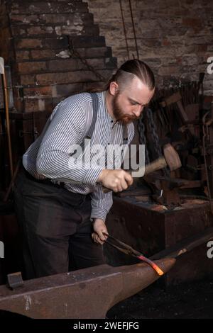 Regno Unito, Inghilterra, West Midlands, Dudley, Black Country Museum, produzione di catene a forgia Foto Stock