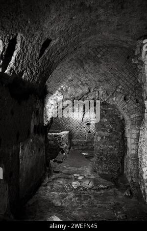 Catacombe inesplorate in Italia, città di Napoli, visita il museo e l'area archeologica. Foto Stock