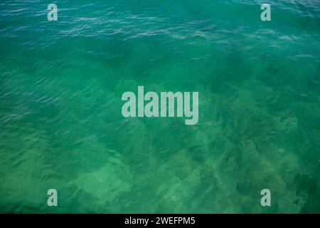 trasparente acqua di mare struttura piena Foto Stock