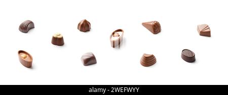 Un set di cioccolatini con ripieni diversi su sfondo bianco, dolci di pralina assortiti di diverse forme. Foto Stock