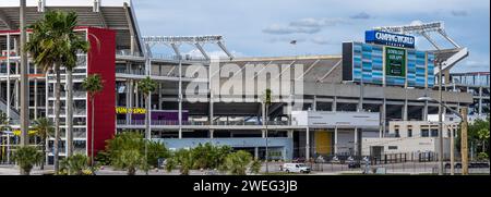 Camping World Stadium, sede di numerose partite di football universitario e professionistico, nonché di altri eventi sportivi e concerti, a Orlando. Foto Stock