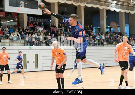 Balingen, Deutschland. 25 gennaio 2024. Oddur Gretarsson (HBW Balingen-Weilstetten #14) HBW Balingen-Weilstetten (GER) vs. Kadetten Schaffhausen (sui) HBL, QHL Handball, Maenner, Testspiel, 25.01.2024 foto: Eibner-Pressefoto/Tobias Baur credito: dpa/Alamy Live News Foto Stock