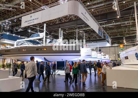 Yacht a vela, yacht di lusso, nel padiglione 16 di BOOT 2024, la più grande fiera al mondo di yacht e sport acquatici a Düsseldorf, NRW, Germania Foto Stock