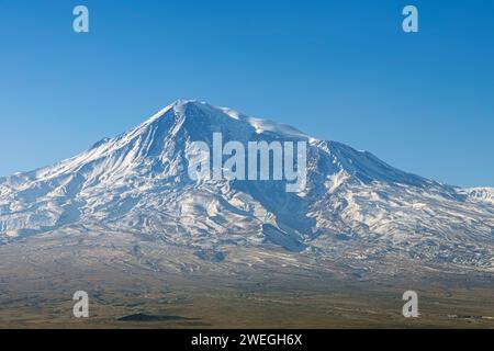 ARARAT (Monte Ararat, Türkiye) visto dal territorio armeno 5. Foto Stock