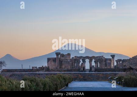 Cattedrale DI ZVARTNOTS (sito archeologico di ZVARTNOTS) in Armenia 6. Foto Stock