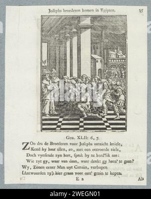 I fratelli di Jozef si inginocchiano per lui in Egitto, 1740 stampa dieci dei fratelli di Jozef sono venuti in Egitto per comprare grano. I fratelli si inginocchiano per Giuseppe, che non riconoscono come loro fratello, e cercano di spiegare chi sono. Un titolo sopra lo spettacolo. Sotto sei versi regole e un riferimento a Genesi 42: 6-7. La stampa fa parte di un album. La stampa di carta tipografica ammise in presenza di Joseph, i fratelli si inchinarono davanti a lui Foto Stock