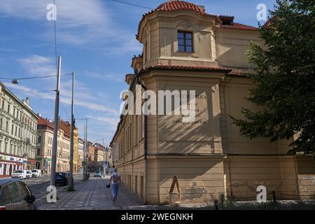 Praga, Repubblica Ceca - 5 luglio 2023 - facciata della Galleria Portheimka in una soleggiata mattinata d'estate Foto Stock