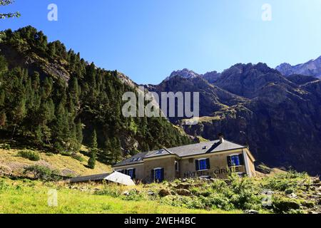 Il Cirque of Gavarnie è un circo situato nei Pirenei centrali, nel sud-ovest della Francia, vicino al confine con la Spagna Foto Stock