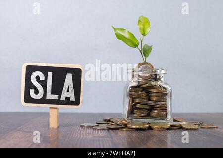 SLA - acronimo di Service Level Agreement, contesto del concetto aziendale Foto Stock