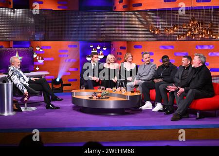 L'EDITORIALE UTILIZZA SOLO Bradley Cooper, Carey Mulligan, Bryce Dallas Howard, Bryan Cranston, Daniel Kaluuya e Kevin Bridges con il conduttore Graham Norton durante le riprese del Graham Norton Show al BBC Studioworks 6 Television Centre, Wood Lane, Londra, per essere trasmesso su BBC One il venerdì sera. Data foto: Giovedì 25 gennaio 2024. Credito fotografico: Matt Crossick/PA Wire Foto Stock