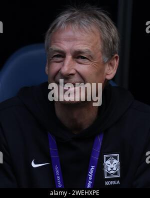 AL WAKRAH, QATAR - GENNAIO 25: Jurgen Klinsmann capo-allenatore della Corea del Sud guarda, fotografa alla testa, testa e spalle ritratti dei profili durante l'AFC Asia Foto Stock