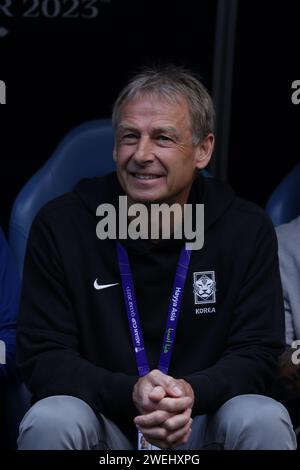 AL WAKRAH, QATAR - GENNAIO 25: Jurgen Klinsmann capo-allenatore della Corea del Sud guarda, fotografa alla testa, testa e spalle ritratti dei profili durante l'AFC Asia Foto Stock