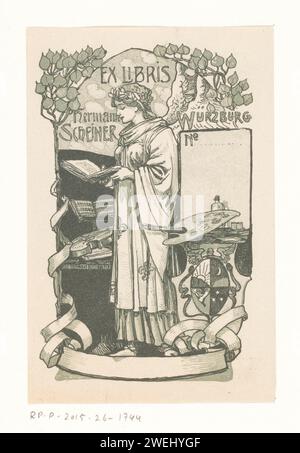 Ex Libris van Hermann Scheiner, Anonimo, c. 1920 stampa Muze con le ali e un libro nelle sue mani. Accanto a lei un violino, spartiti e una tavolozza di dipinti. Proprio sotto uno stemma. Muse singole di carta. tavolozza. violino, violino Foto Stock