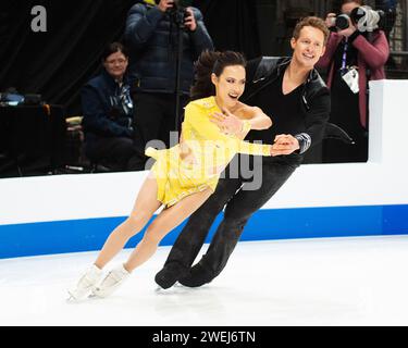 Columbus, Ohio, Stati Uniti. 25 gennaio 2024. Madison Chock ed Evan Bates gareggiano nella competizione Championship Rhythm Dance agli US Figure Skating Championships. Crediti: Brent Clark/Alamy Live News Foto Stock