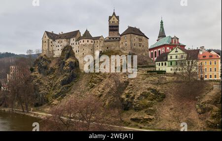 Il castello di Loket, un castello gotico del XII secolo nella regione di Karlovy Vary nella Repubblica Ceca Foto Stock