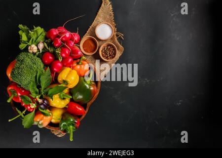 Vista dalla cima di un mucchio di verdure fresche della fattoria. Foto Stock