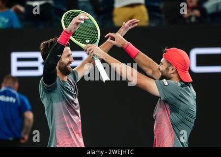 Melbourne, Australia, 25 gennaio 2024. Il tennista italiano Andrea Bolelli e Simone Bolelli durante gli Australian Open Tennis Grand Slam 2024 a Melbourne Park. Crediti fotografici: Frank Molter/Alamy Live news Foto Stock