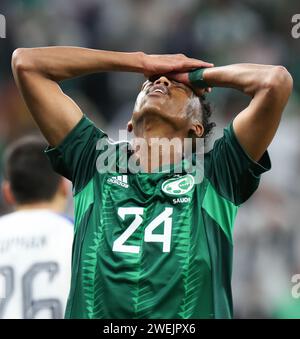 Doha, Qatar. 25 gennaio 2024. Nasser Aldawsari, l'Arabia Saudita, sembra essere stato espulso durante la partita del gruppo F tra Arabia Saudita e Thailandia alla AFC Asian Cup Qatar 2023 a Doha, in Qatar, il 25 gennaio 2024. Crediti: Ding Ting/Xinhua/Alamy Live News Foto Stock