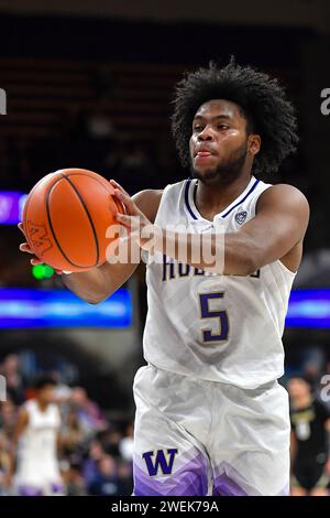 Seattle, Washington, USA. 24 gennaio 2024. I Washington Huskies proteggono Sahvir Wheeler (5) durante la partita di pallacanestro NCAA tra i Colorado Buffaloes e i Washington Huskies all'HEC ed Pavilion di Seattle, WA. Colorado sconfisse Washington 98-81. Steve Faber/CSM/Alamy Live News Foto Stock