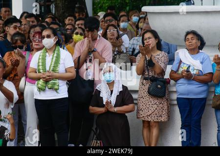 Antipolo City, Rizal, Filippine. 26 gennaio 2024. Un rito si tiene durante la solenne dichiarazione del Santuario Internazionale di nostra Signora della Pace e del buon viaggio ad Antipolo, nelle Filippine, il 26 gennaio 2024. La cattedrale di Antipolo ospita una statua lignea della Vergine Maria del XVII secolo riconosciuta dal Vaticano, che la rende il primo santuario internazionale nelle Filippine e nel sud-est asiatico. La cattedrale è stata ufficialmente dichiarata santuario internazionale dal Vaticano nel marzo 2023, consolidando il suo status di importante centro di pellegrinaggio per i cattolici nelle Filippine. Una sh internazionale Foto Stock