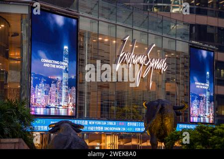 Esterno della nuova Borsa di Hong Kong, Piazza della Borsa, Hong Kong, Cina. Foto Stock