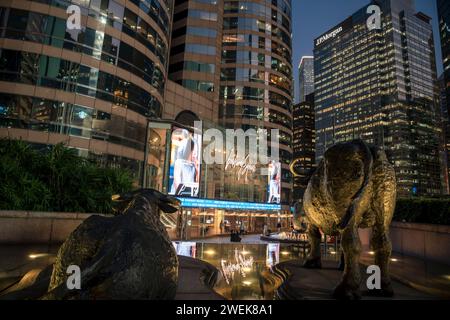 Esterno della nuova Borsa di Hong Kong, Piazza della Borsa, Hong Kong, Cina. Foto Stock