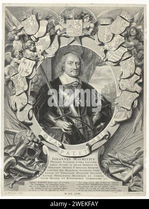 Ritratto Johan Maurits van Nassau-Siegen, stampa del 1658 Johan Maurits, in armatura con la Johanniterkruis sul petto, in ovale su un piedistallo. Intorno all'ovale le armi di tutti i tipi di principati, e l'arma. In fondo all'ovale il suo motto "in termini di patet orbis”. Ci sono dei titoli sulla base. Sotto il piedistallo una poesia di Vondel. incisione su carta Foto Stock