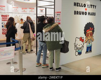 TOKYO, GIAPPONE - 26 gennaio 2024: Facciata del pop-up store Hello Kitty x Bruno Mars. E' nella zona di Shibuya a Tokyo. Foto Stock