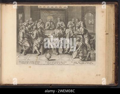 Ultima cena, Raphaël Sadeler, dopo Maerten de Vos, 1646 stampa Cristo è seduto con i suoi studenti l'ultima cena. Nel mezzo del primo piano Giuda con la borsa di gente d'argento in mano. Sotto la mostra un testo in latino. Questa stampa fa parte di un album. Incisione di carta l'ultima cena (in generale) (Matteo 26:21-35; Marco 14:18-31; Luca 22:3, 22:15-23; Giovanni 13:21-38) Foto Stock