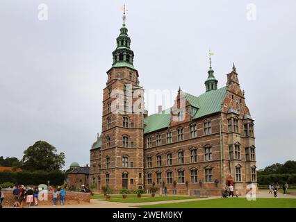 Copenaghen, Danimarca - 17 agosto 2023: Castello di Rosenborg nel Kings Garden/ Foto Stock