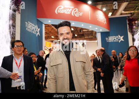 Madrid, Spagna. 26 gennaio 2024. Luis Fonsi visita la fiera Fitur 2024 a Madrid credito: CORDON PRESS/Alamy Live News Foto Stock