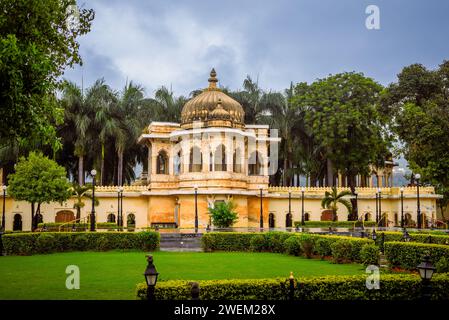 Udaipur Rajasthan India, 19 settembre 2023 Vista esterna e paesaggistica del Jagmandir o Jag Mandie a Udaipur Rajasthan India Foto Stock