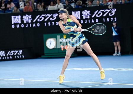 Melbourne, Australia. 25 gennaio 2024. Dayana Oleksandrivna Yastremska, Ucraina, durante il torneo di tennis Australian Open AO 2024 del grande Slam il 25 gennaio 2024 a Melbourne Park, Australia. Zheng Qinwen diventa il secondo giocatore cinese nella storia a raggiungere una finale importante. La testa di serie n. 12 ha sconfitto Dayana Yastremska 6-4, 6-4, battendo due semifinaliste del grande Slam per la prima volta in 1 ora e 42 minuti. Foto di Credit: Abaca Press/Alamy Live News Foto Stock