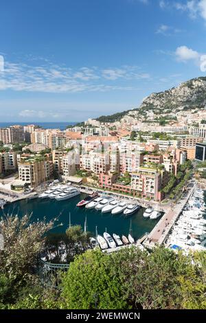 Il Principato di Monaco, vista sul porto di Fontvieille da terreni del palazzo. Foto Stock