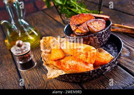 Fish & Chips servita nel giornale Foto Stock