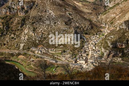 La Malène, un villaggio nelle gole del Tarn, un fiume tra Causse Méjean e Causse de Sauveterre, dipartimento della Lozère, regione dell'Occitania, Francia Foto Stock