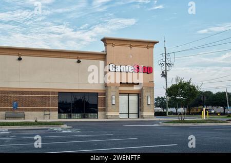 Houston, Texas USA 07-04-2023: Negozio outlet Game Stop a Houston, Texas. Rivenditore di merchandising per il gaming fondato nel 1984. Foto Stock