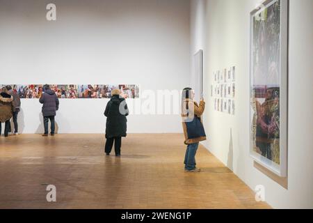 Milano, Italia. 26 gennaio 2024. MILANO - Triennale, conferenza stampa per presentare la mostra "Juergen Teller i need to live" Editorial Usage Only Credit: Independent Photo Agency/Alamy Live News Foto Stock