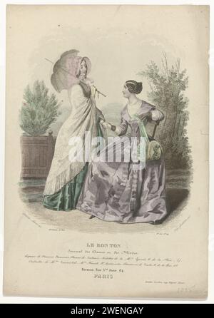 Le Bon tone, Journal des Dames et des Modes, 1845, undicesimo anno, 2° volo, 8° Liv, 14: cappello di Maurice Beauvais (...), 1845 due donne in un giardino. Sinistra: Sciarpa con motivo floreale rifinita con frange su una gonna verde. Destra: Abito viola con cintura (?). Secondo la didascalia: Cappello di Maurice Beauvais. "Toilette" di Giroud. Parasol di Lemaréchal. Sotto alcune righe di testo pubblicitario per prodotti diversi. Stampa dalla rivista di moda le Bon Ton (1834-1884). lastre di moda per incisioni in carta. abito, abito (+ abiti da donna). copricapo: cappello (+ abiti da donna). indumenti per pa superiore Foto Stock