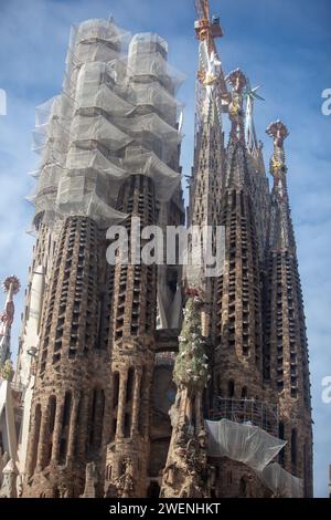 Barcellona, Sagrada Família, affreschi, sculture, facciata, ornamento, guglie, torri, tempio, chiesa, religione, arte, Antonio Gaudi Foto Stock