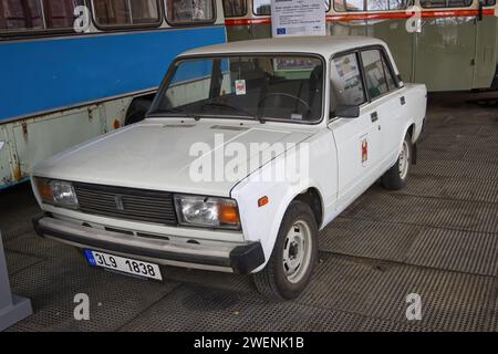 Auto d'epoca Lada 2105 nel Museo della tecnica. Foto Stock