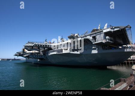 La USS Midway (CVB/CVA/CV-41) è una portaerei, precedentemente della United States Navy, la nave di testa della sua classe. Ora una nave museo a San Diego. Foto Stock