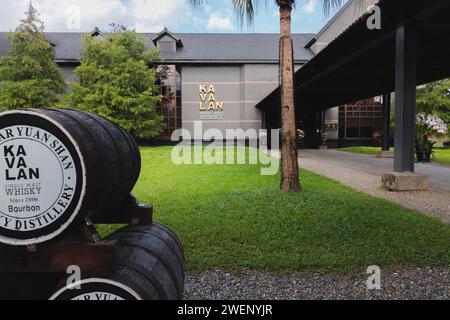 Yuanshan, Repubblica di Cina - 2 ottobre 2023: Distilleria di whisky Kavalan, una popolare attrazione turistica nella contea di Yilan, Taiwan. Foto Stock