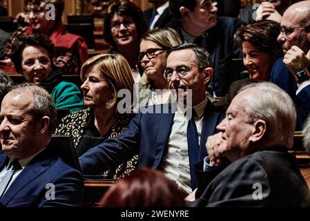 Parigi, Francia. 24 gennaio 2024. © Antonin Burat/le Pictorium/MAXPPP - Parigi 24/01/2024 Antonin Burat/le Pictorium - 24/01/2024 - Francia/Ile-de-France/Parigi - le senateur -Les Republicains- Bruno Retailleau, lors de la seance de questions au gouvernement du 24 janvier 2024 au Senat. - Valeurs ACtuelles Out, JDD Out, No JDD, RUSSIA OUT, NO RUSSIA #norussia/24/01/2024 - Francia/Ile-de-France (regione)/Parigi - -Les Republicains- Senatore Bruno Retailleau, durante la sessione di interrogazioni al governo del 24 gennaio 2024, al Senato francese. Credito: MAXPPP/Alamy Live News Foto Stock