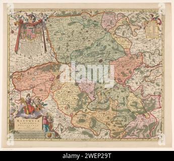 Mappa di Hainaut, Johannes de Broen (i), 1709 - 1775 Stampa mappa di Hainaut. In basso a sinistra il titolo cartouche con tre bastoncini in scala in basso: 3 milliaria Germanica Communia 15 uni Gradui / 5 milliaria Hannonica Communia 24 uni Gradui / 6 milliaria Gallica Communia 30 uni Gradui. Al cartiglio diversi simboli di fertilità e un putto con lo stemma di Hainaut. In alto a sinistra un cartiglio con l'incarico e l'arma di Ferdinand Francois Joseph de Croy. In alto a destra una leggenda. La mappa è dotata di una rete di coordinate e di una distribuzione in gradi lungo i bordi. carta eng Foto Stock