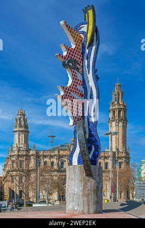 Barcellona, Spagna - 1 marzo 2022: El Cap de Barcelona (la testa di Barcellona) una scultura di 19,5 m (una rappresentazione astratta della testa di una donna) di artis Foto Stock